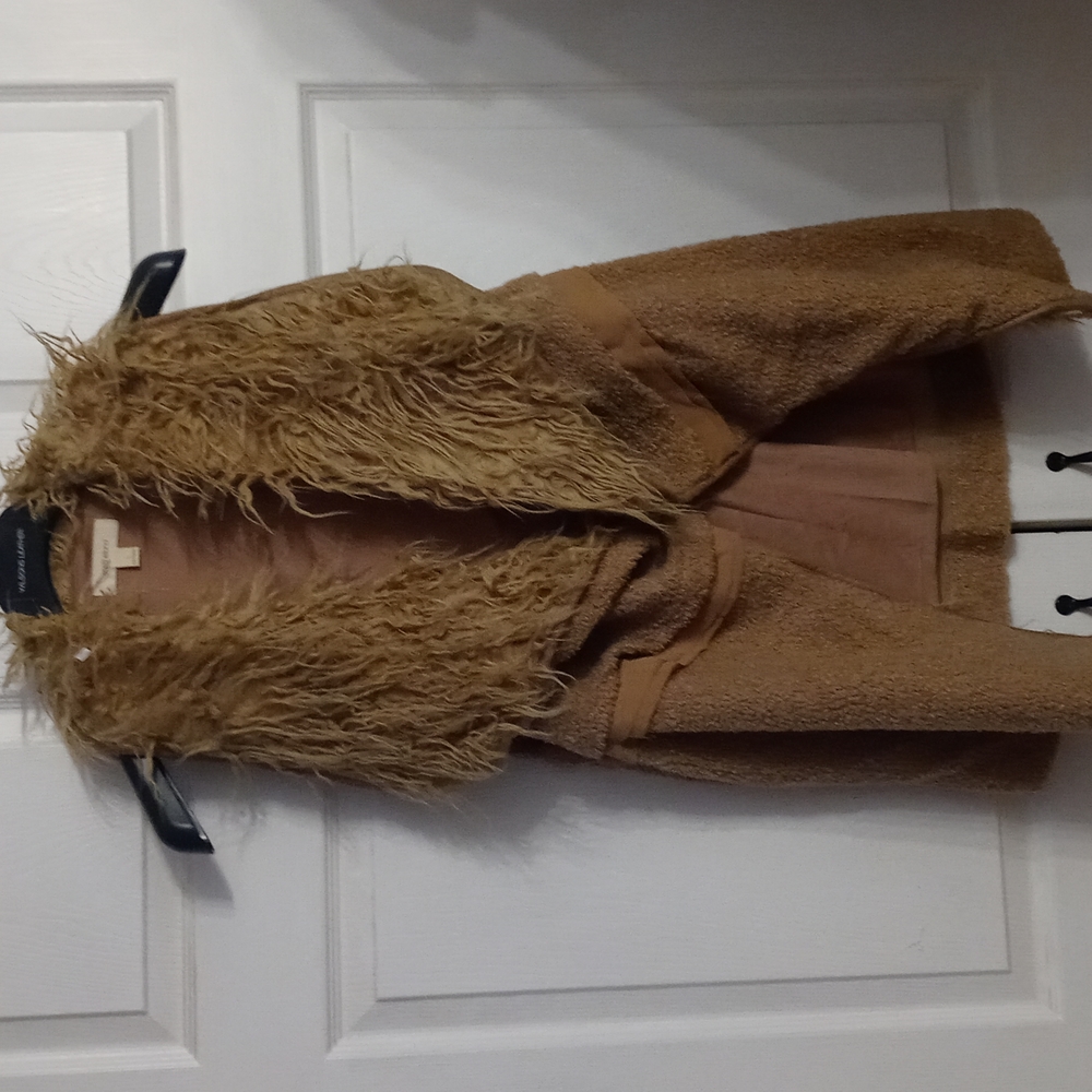 Vest with fur